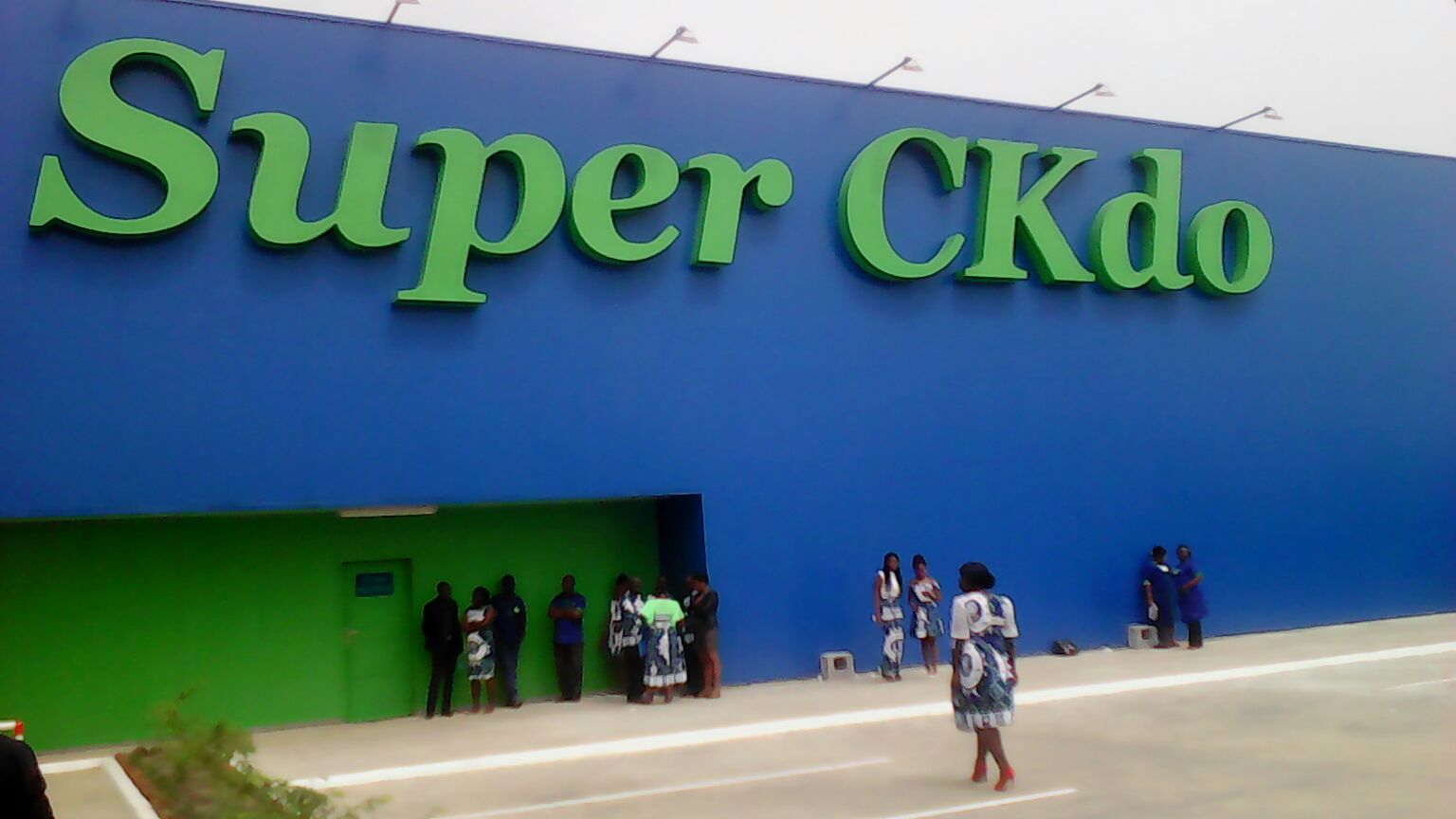 Ali Bongo inaugure le Super CKDO au carrefour SNI à Owendo