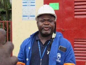 Le chef de division distribution électricité de la SEEG, Guy Noël Ondo Ekomy durant la livraison des travaux le 30 septembre à Libreville ©  Gabonactu.com
