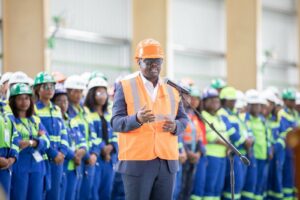 Le Ministre des Mines, Elvis Ossindji, s’exprimant durant la cérémonie d’inauguration des ateliers ferroviaires © CP