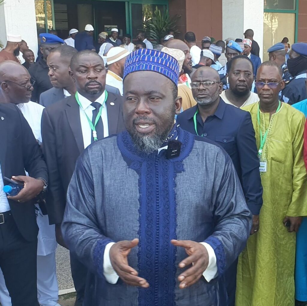 L’imam Benyamin Andjoua Obolo interdit par la justice de se prévoir de la qualité de président du CSAIG © D.R