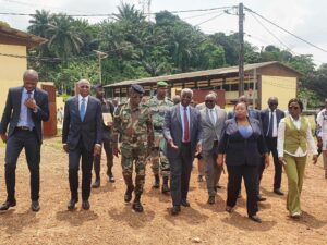 Le Chef du gouvernement et les ministres sectoriels visitant les réalisations du projet © Gabonactu.com