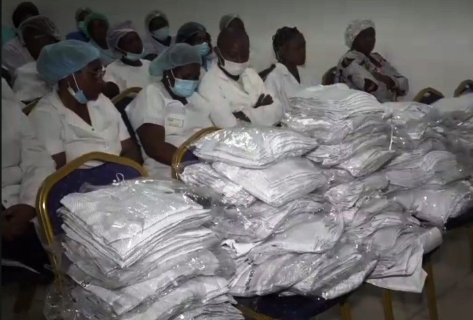 More than 1000 medical gowns for the Bendjé regional hospital –