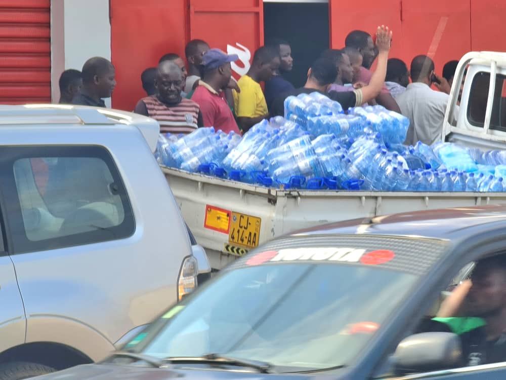 Is there a shortage of mineral water in Libreville?  –