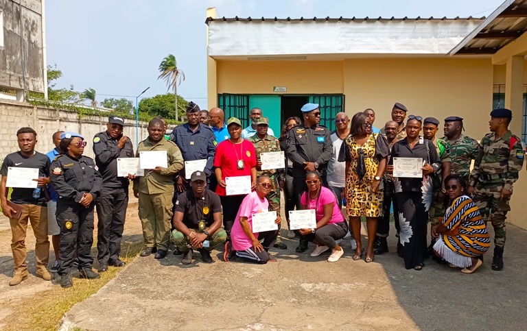 First aid gestures, law enforcement at the school of knowledge in Port-Gentil –