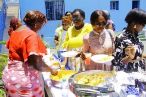 A la fin de la conférence, les femmes ont partagé en toute convivialité un repas © Gabonactu.com