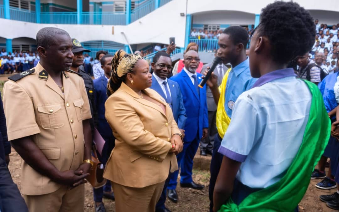 Various equipment for schools in Haut-Ogooué –